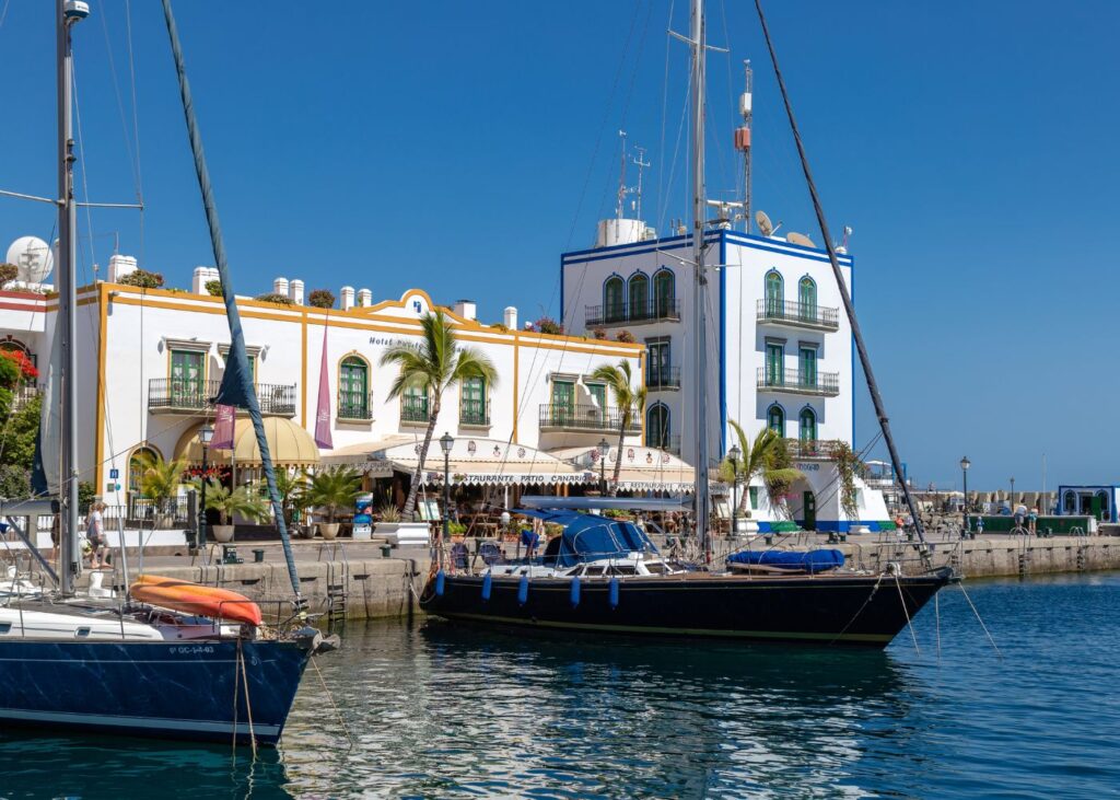 boat and building in Puerto de Mogan in Gran Canaria