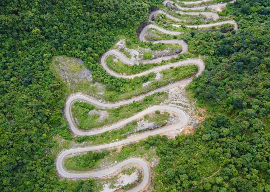 Coc Cha Mountain pass road in Cao Bang