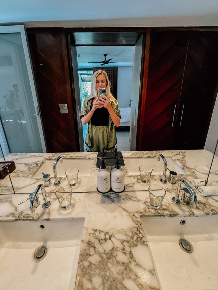 InterContinental Fiji bathroom