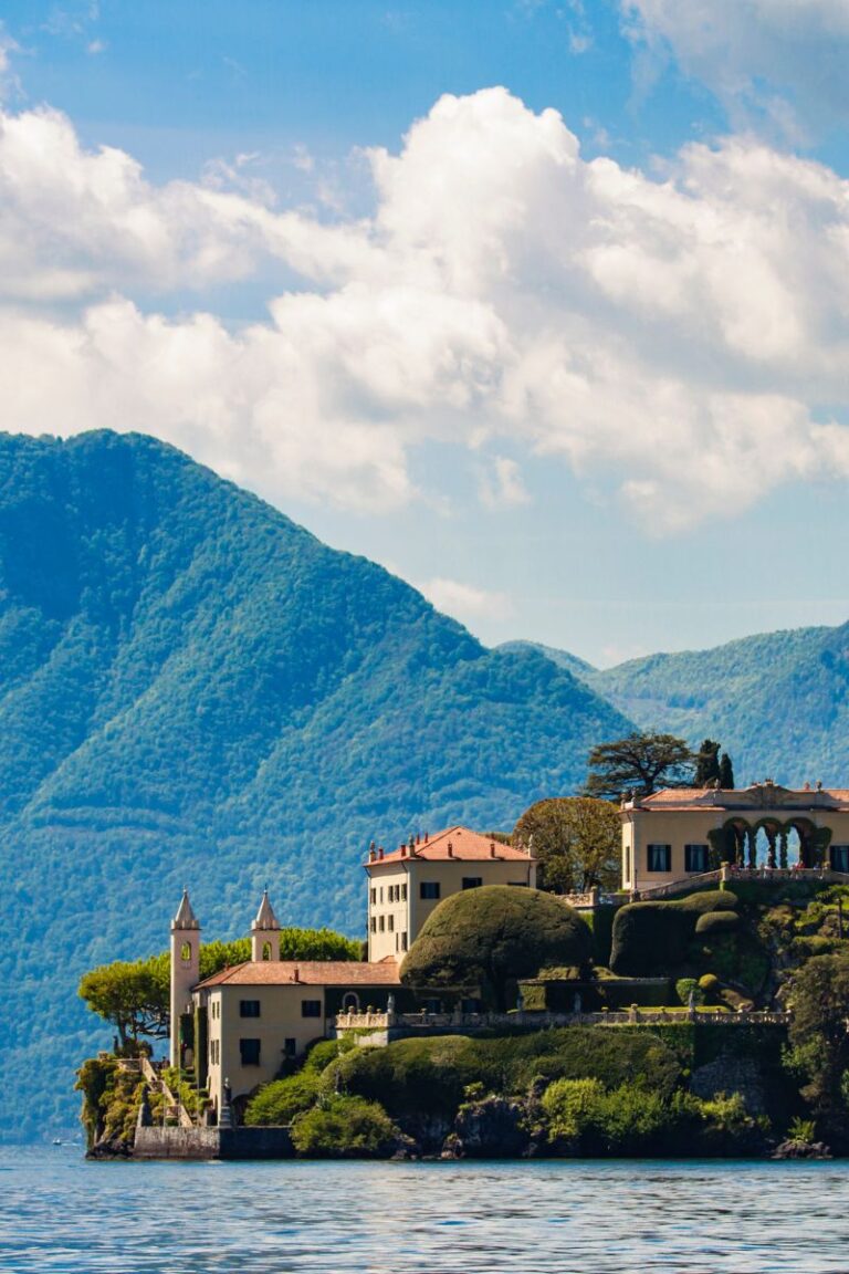 Lake Garda vs Lake Como Italy