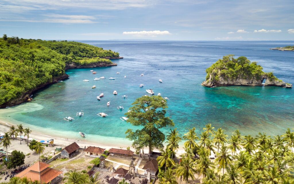 Nusa Penida Crystal Bay Beach