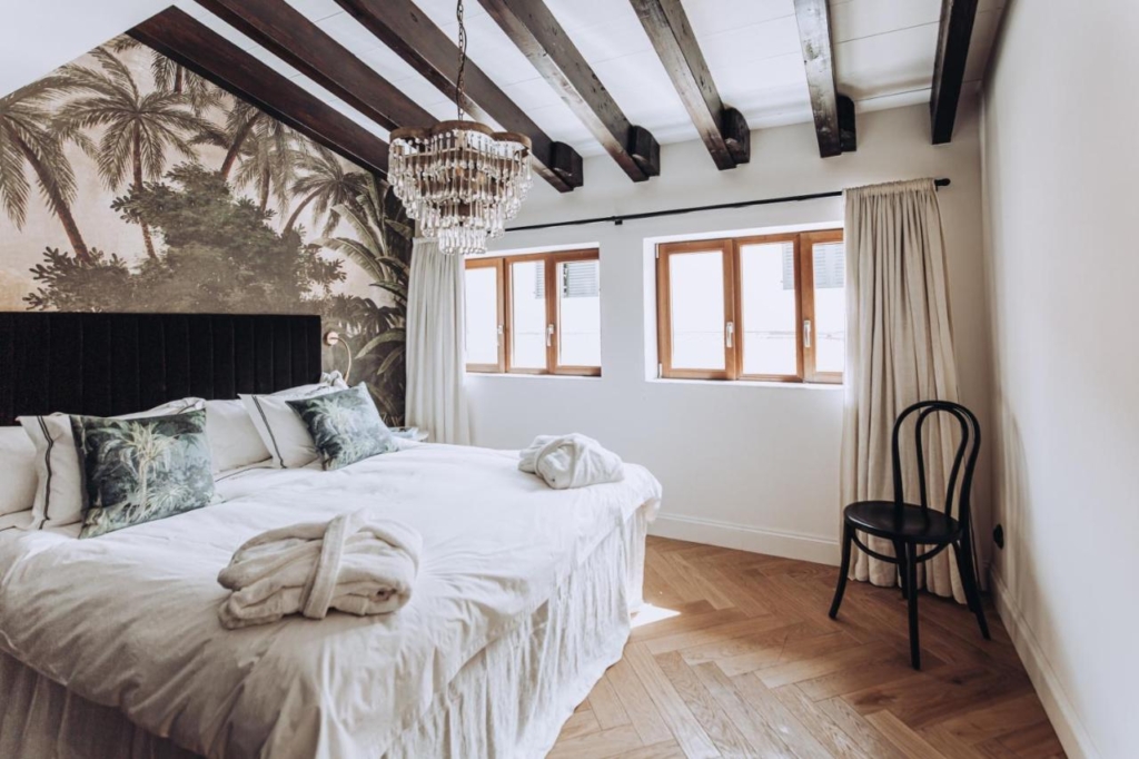 Ocho Suites & Kitchen.