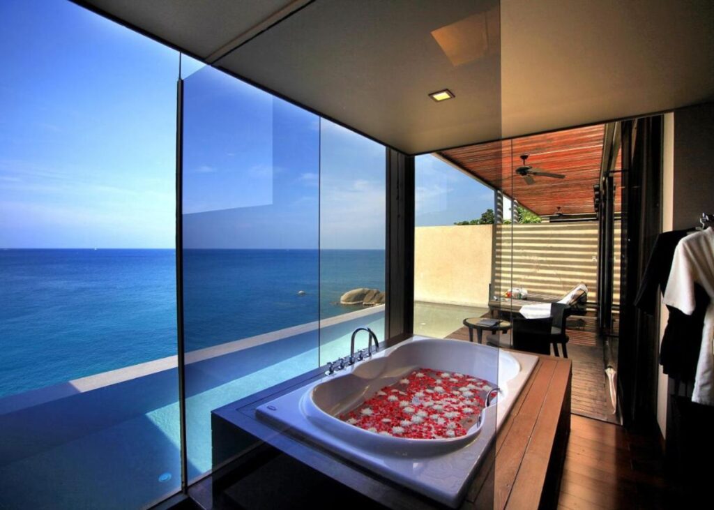 Suite with private pool and jacuzzi tub with flowers and a sea view