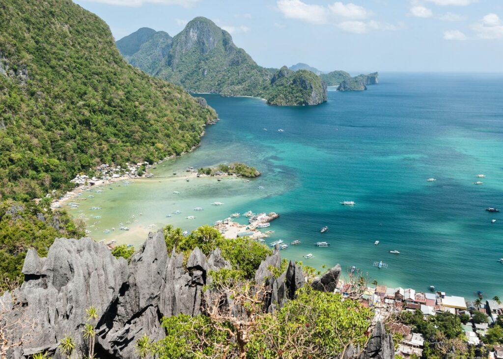 Vew from the top of Taraw Cliff in El Nido