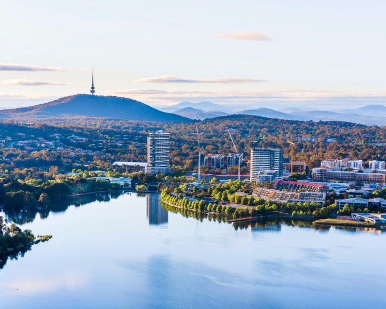 where to stay in canberra