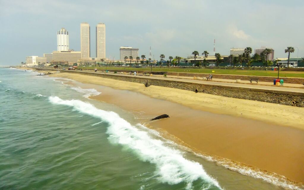 where to stay in colombo - galle face
