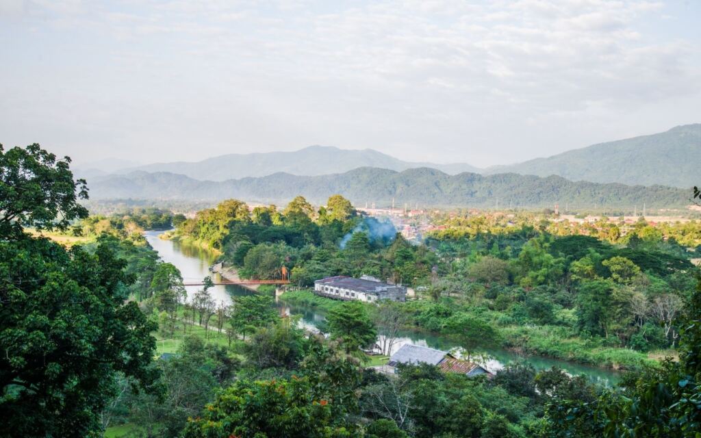 where to stay in vang vien - city center