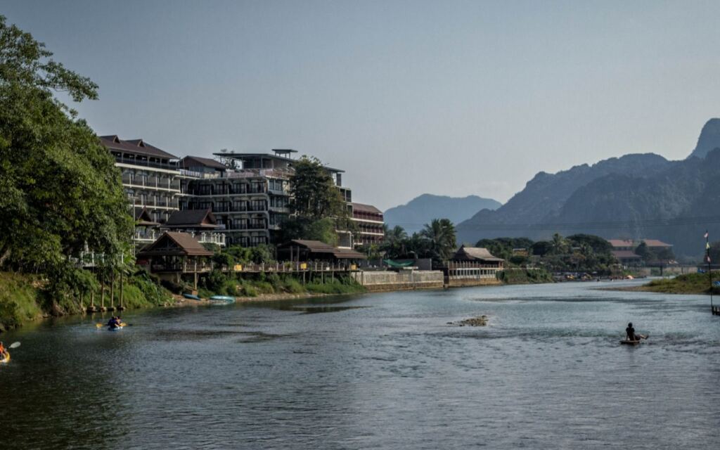 where to stay in vang vieng - Riverside